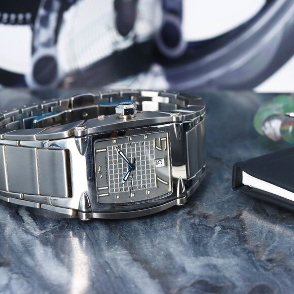 Jorg Hysek V-King VK04 Automatic, Silver Dial - Stainless Steel on Bracelet - Picture 5 of 9